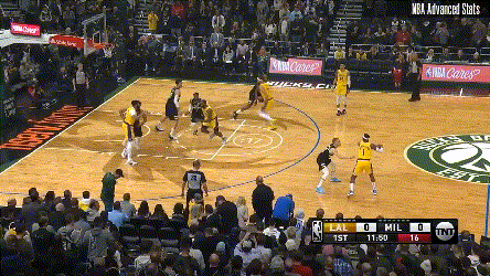 萨拉赫赛事官方发布战术调整新规，雄鹿争议不断！(萨拉赫现在在哪个球队)